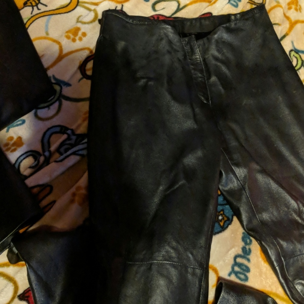 Bebe Women's Black Soft Leather Pants Size 4